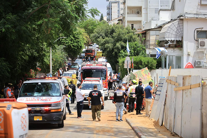 إصابة عامل بجراح حرجة بعد انهيار مبنى قيد الإنشاء في مدينة رمات جان